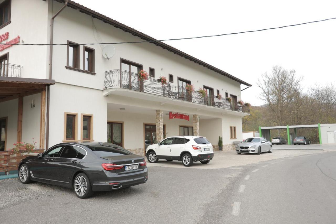 Pensiune Restaurant Liana Mehadija Exterior photo