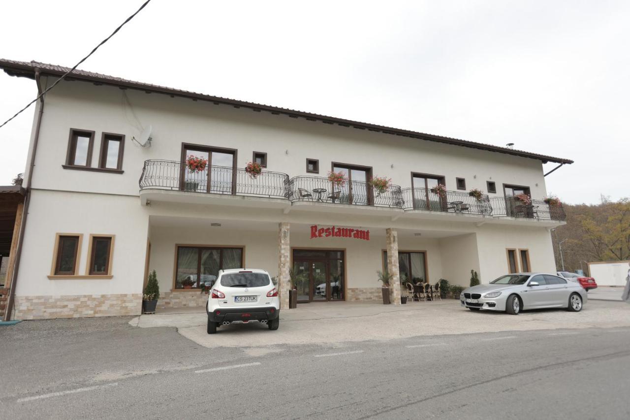 Pensiune Restaurant Liana Mehadija Exterior photo