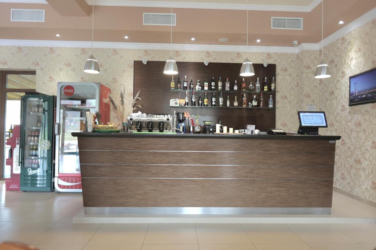 Pensiune Restaurant Liana Mehadija Exterior photo