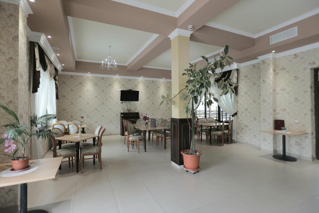 Pensiune Restaurant Liana Mehadija Exterior photo